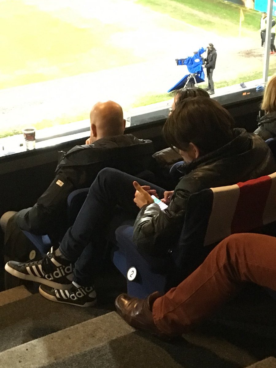WillemIINews's tweet photo. Hyballa zat op uitnodiging van @WillemII bij #WILAZ en is serieus een kandidaat als opvolger van vertrekkende coach vd Looi. #WILLEMIINEWS https://t.co/ZWuI6Au4hx