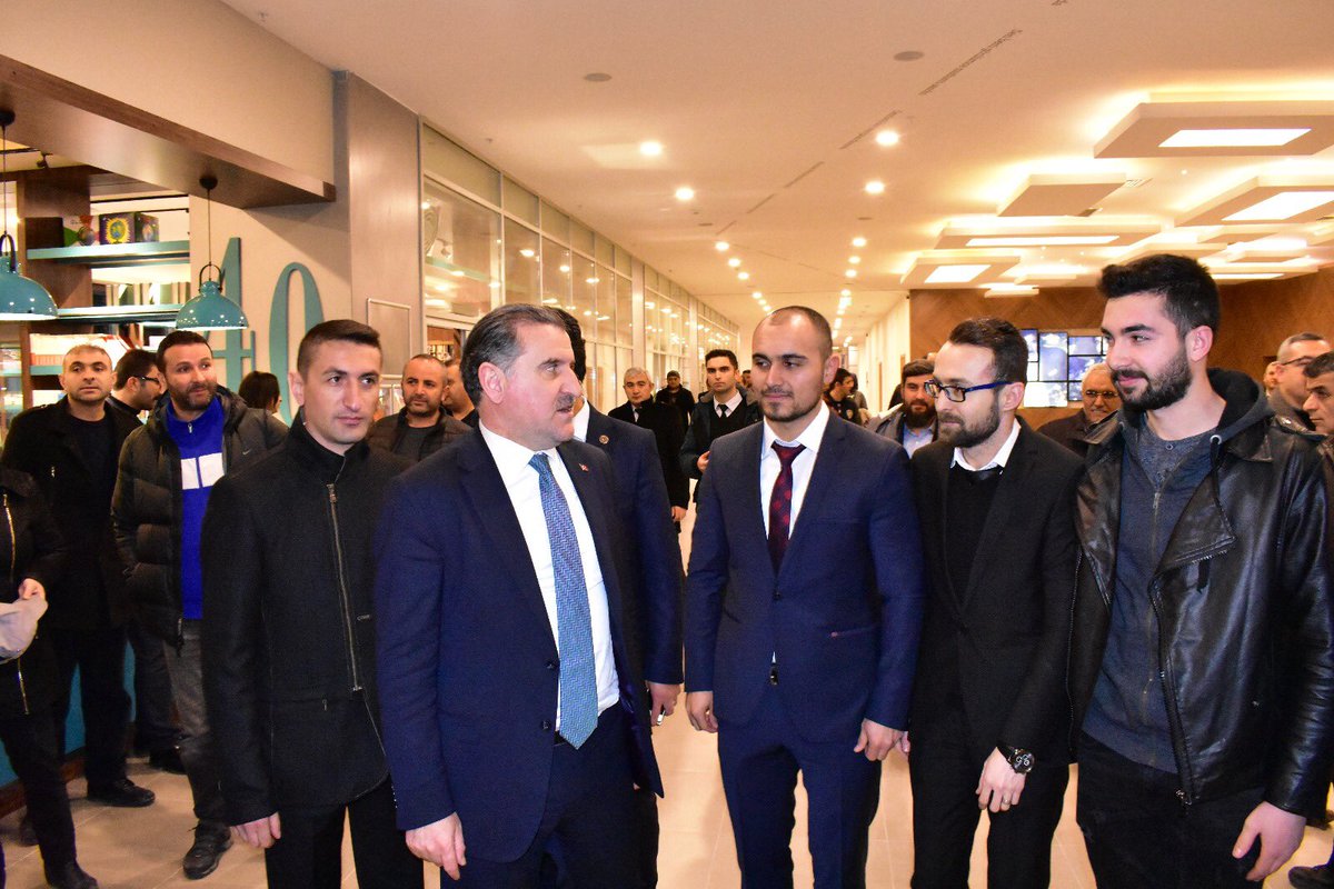 _arifsaylam's tweet photo. @1UZFED olarak  
Gençlik ve Spor Bakanımız Sayın @OA_Bak Kırşehir’de Görüşme imkanı bulduk Gerekli Taleplerimizi İlettik Kırşehir Milletvekilimiz Sayın @MikailArslan40 a desteklerinden Dolayı Teşekkür Ediyoruz. https://t.co/D6QT5gSz29