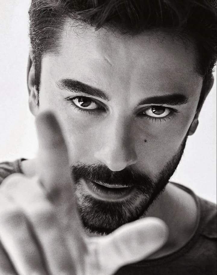 DiziDuny's tweet photo. #GökhanAlkan RT 
#BarışArduç FAV 

Takip etmeyenlerin oyu geçersizdir. 
#KalpAtışı #HoşcakalKalpAtışım  #AlEy #SeviyorSevmiyor
#MutlulukZamanı #ElBar #DefÖm #KiralıkAşk https://t.co/2JWOHLLMUZ