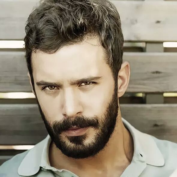 DiziDuny's tweet photo. #GökhanAlkan RT 
#BarışArduç FAV 

Takip etmeyenlerin oyu geçersizdir. 
#KalpAtışı #HoşcakalKalpAtışım  #AlEy #SeviyorSevmiyor
#MutlulukZamanı #ElBar #DefÖm #KiralıkAşk https://t.co/2JWOHLLMUZ