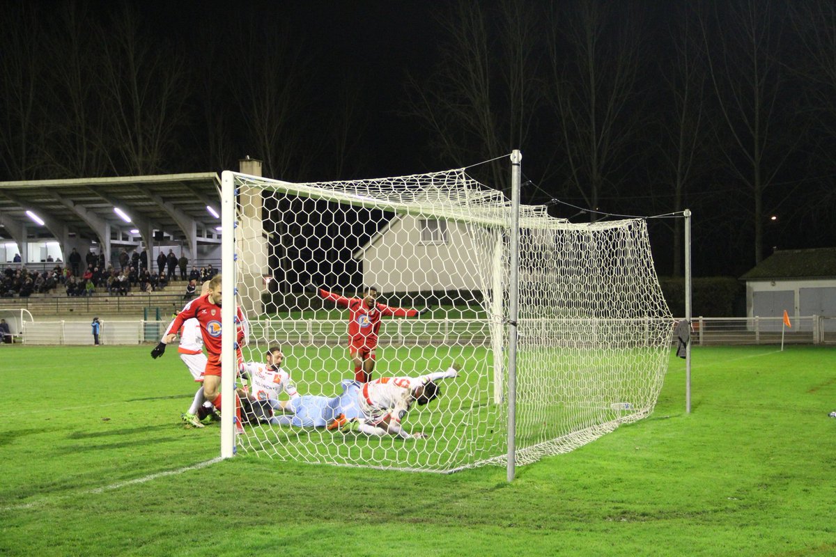 fcchartres's tweet photo. Retour en images sur la rencontre entre le FC #Chartres et @asvitre !

#AllezChartres #TeamChartres #FCCASV #Matchday #N2 https://t.co/lyndhG6FxG
