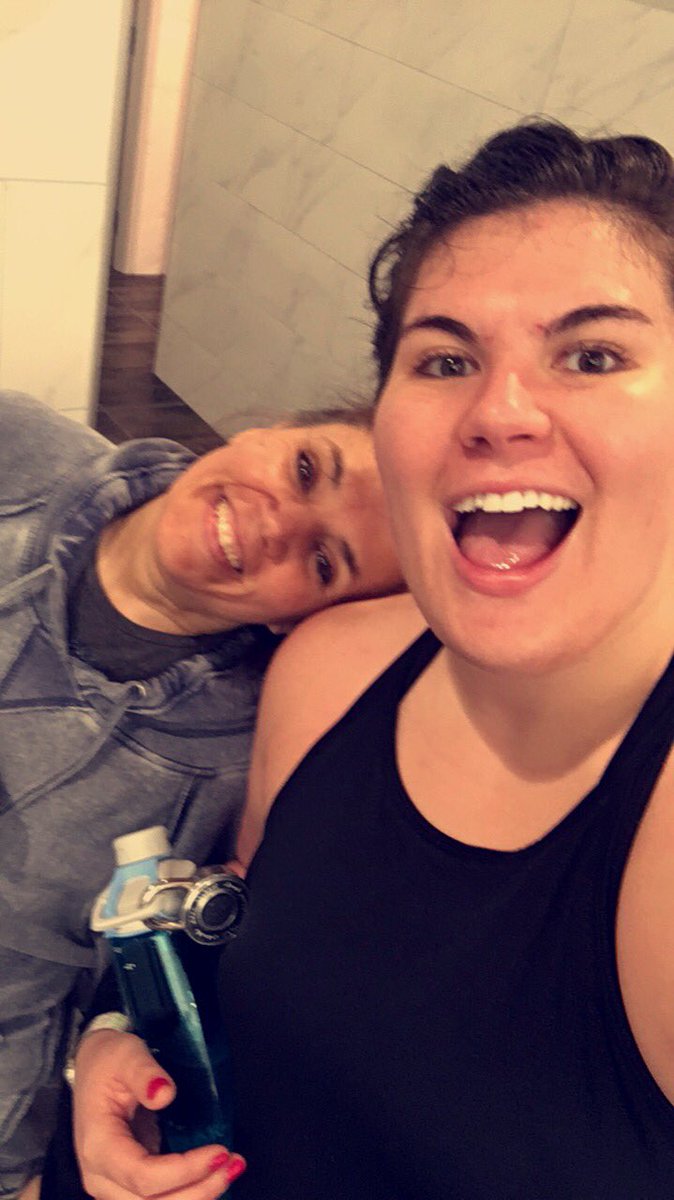 MissLangerhans's tweet photo. This workout is #Chrometastic2018 ! Been here since 12, teaching and being taught. The technology of the machines is unreal! Don’t forget to model active living for your kids! #fittoteach #sizzlinsunday #livingmybestlife https://t.co/9FnRi2O64z