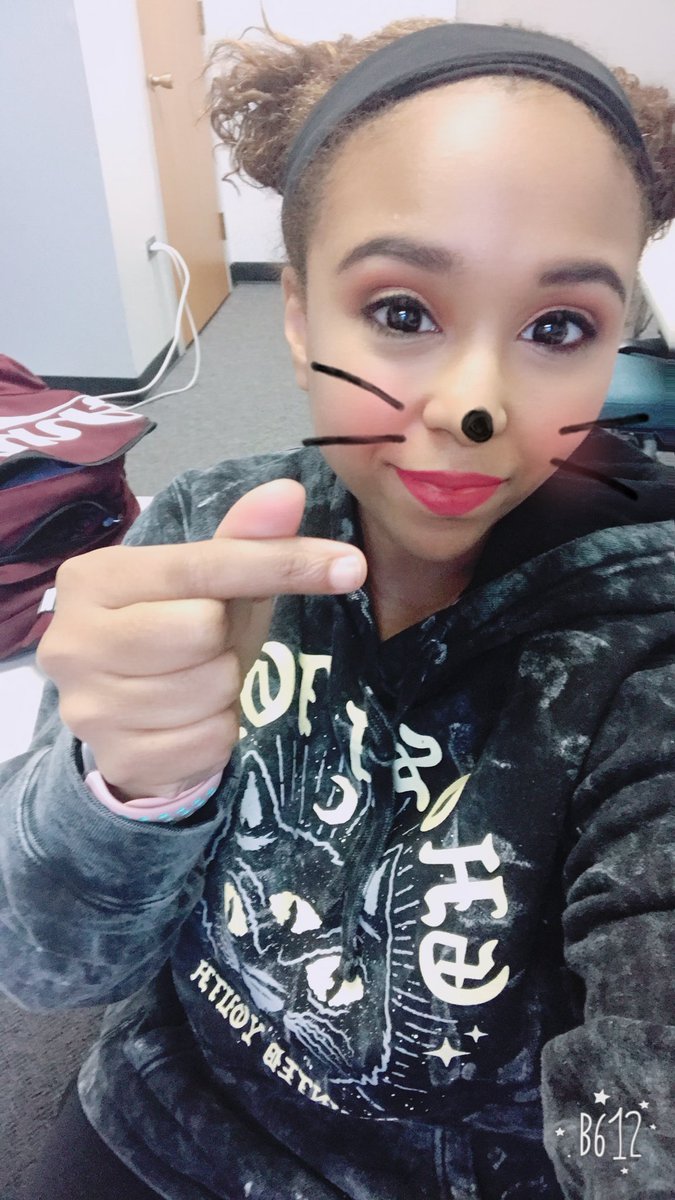 TheKalicoKitty's tweet photo. I now live in this sweatshirt 🖤🖤🖤 @itskevghost @EvanPearce @GhostTown #foreveraghost #hauntedyouth https://t.co/sXSKbpTdwe
