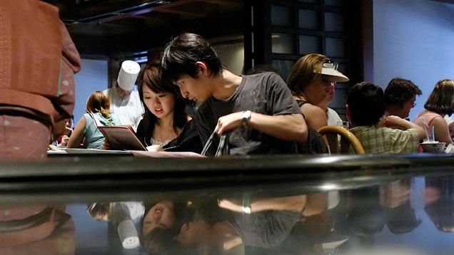 lifehacker's tweet photo. If you want to keep romance alive, never stop dating. Remember the 2-2-2 rule: https://t.co/DobrJmsxtW https://t.co/MNWor0Fdm1