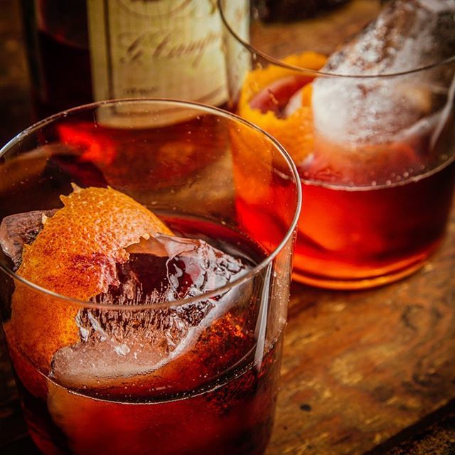 TheTuscanGun's tweet photo. It’s Sunday, drink up between a load of laundry and a look to this week’s agenda! Yeah, about your calendar, mark it down: Tuesday evening 8pm #countertalklive #cookalong #stream with guests, art, news and a few opinions of my own! Link in profile for re… https://t.co/aIX4eUNZN3 https://t.co/KcrqXvbWr9