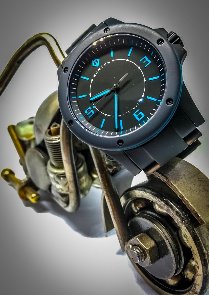 hamtun's tweet image. Did everyone catch the @watchroundup review of the neon collection? Check it out at buff.ly/2nfcMwl

#wornandwound #watchgeek #womw #mensfashion #design #watchfam #hodinkee #everydaycarry #edc #hamtun