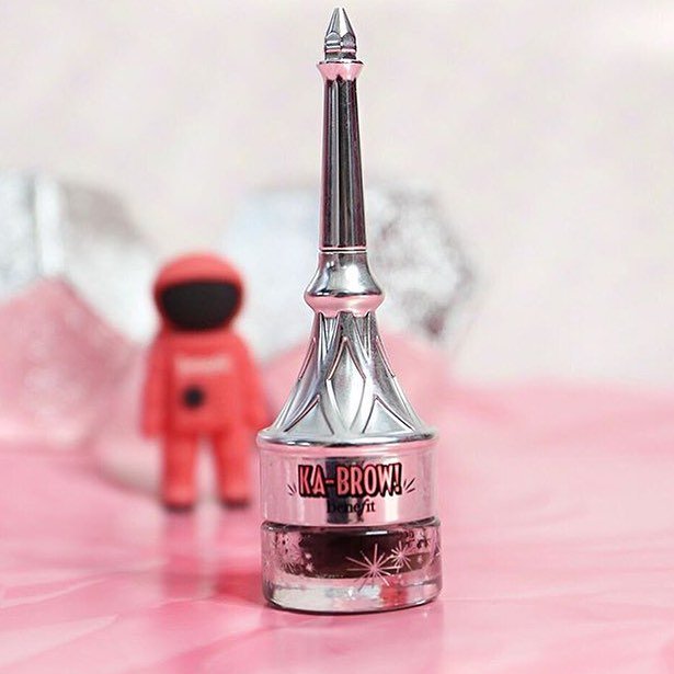 BenefitCanada's tweet photo. Say hello to full on brow drama with ka-BROW! Leave a 💝 if this is your all time fave #benefitbrows product. #WOWyourBROWS https://t.co/lmLt87jXmu
