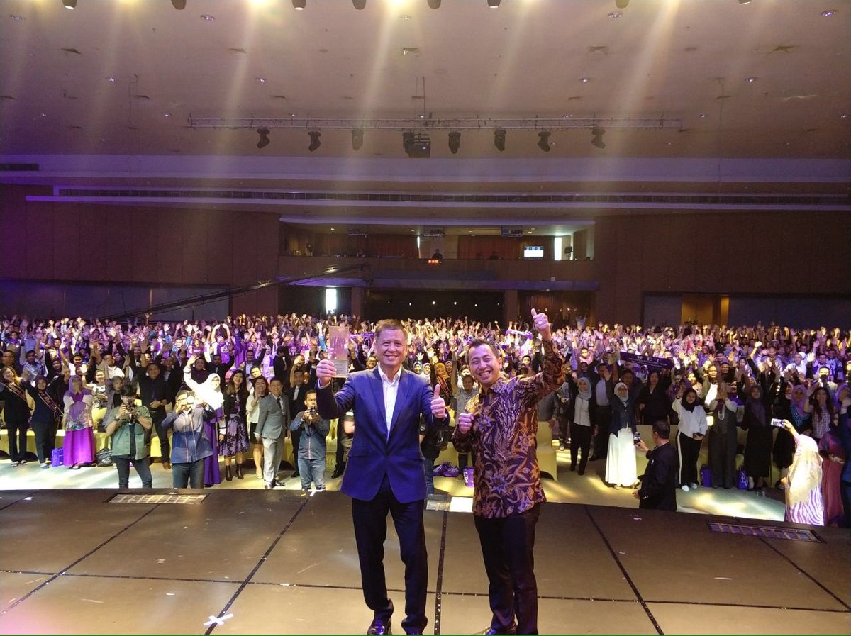AndrieWongso's tweet photo. Motivasi dengan tema "Success is My Right!" untuk Milagros di ICC Mega Glodok Kemayoran, Jakarta (27/1). Dihadiri 1500 peserta yg sangat antusias. Luar biasa! 👍🏼
#andriewongso #mcday4 #successismyright https://t.co/ospLs4hVVn