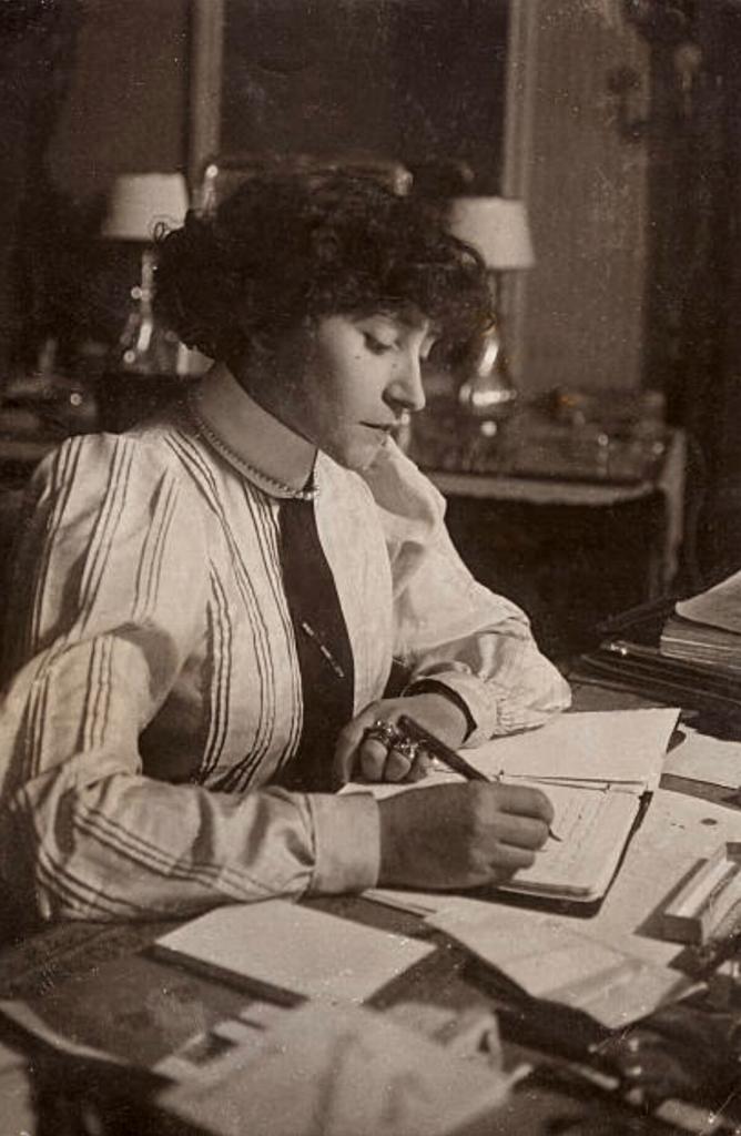 みずゑ בטוויטר シドニー ガブリエル コレット Sidonie Gabrielle Colette Jan 28 1873 Aug 3 1954 誕生日は もう昨日だけど フランスの作家 コレット 32歳頃と17歳頃の写真