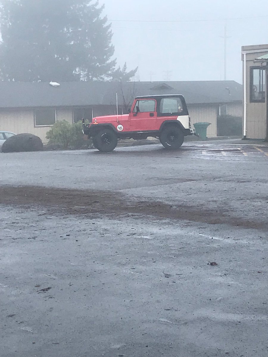 Jeepduner's tweet photo. Poor girl looks lonely!!!
#rooster #sundaymorningwork #jeepmafia https://t.co/ad2p70yBk7