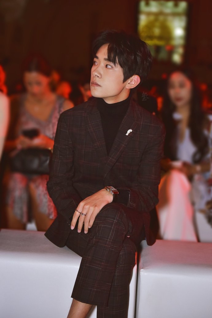 yiduofa's tweet photo. #JacksonYeeGrammys2018
My heart only beats for you.❤️❤️❤️ https://t.co/2E5Q6ggjmA