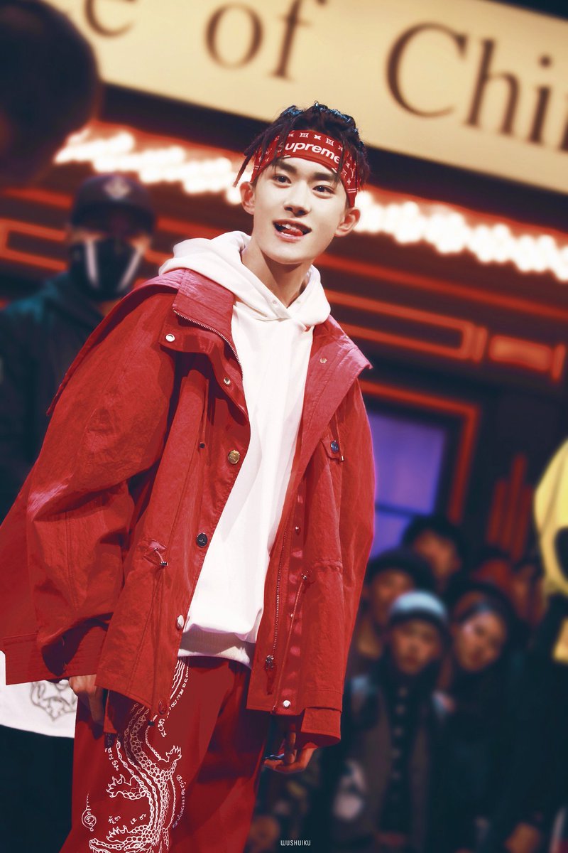 JacksonYee_YT's tweet photo. red
#JacksonYeeGrammys2018 
cr.易烊千玺无水印图库 https://t.co/a6mg2nIn0Q
