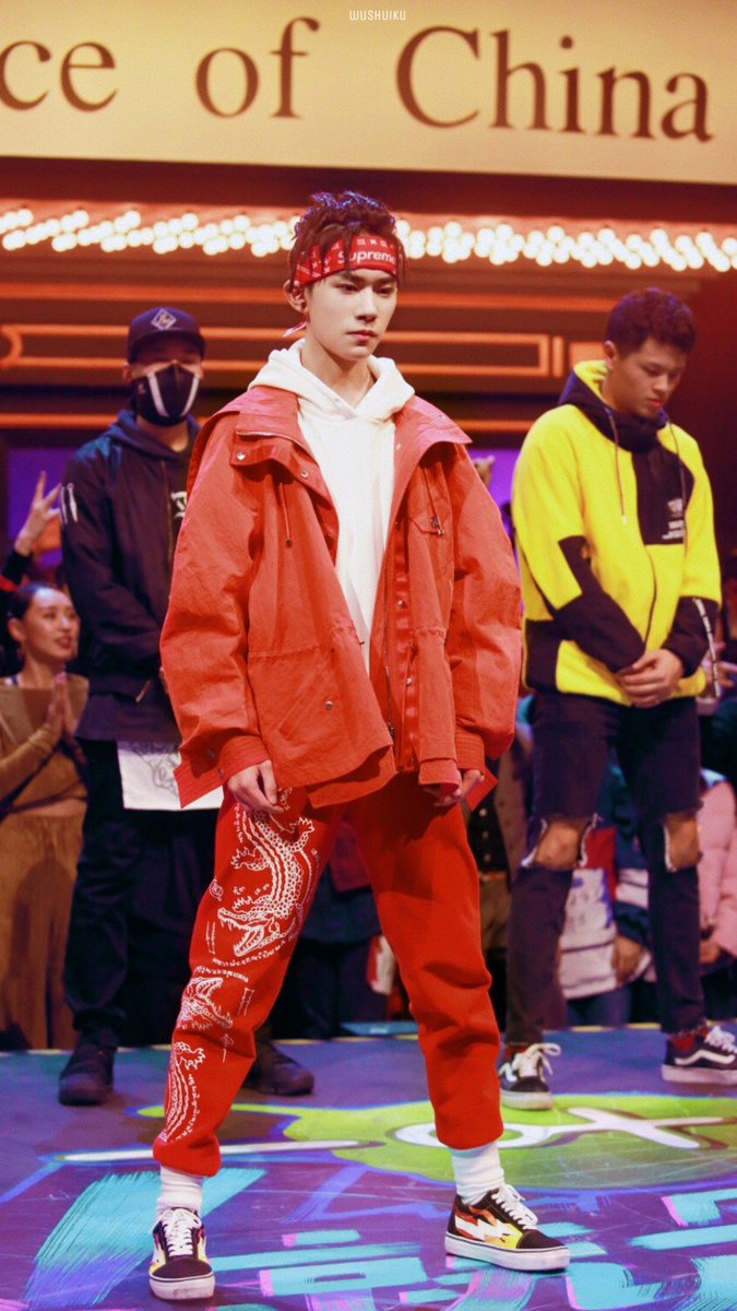 JacksonYee_YT's tweet photo. red
#JacksonYeeGrammys2018 
cr.易烊千玺无水印图库 https://t.co/a6mg2nIn0Q