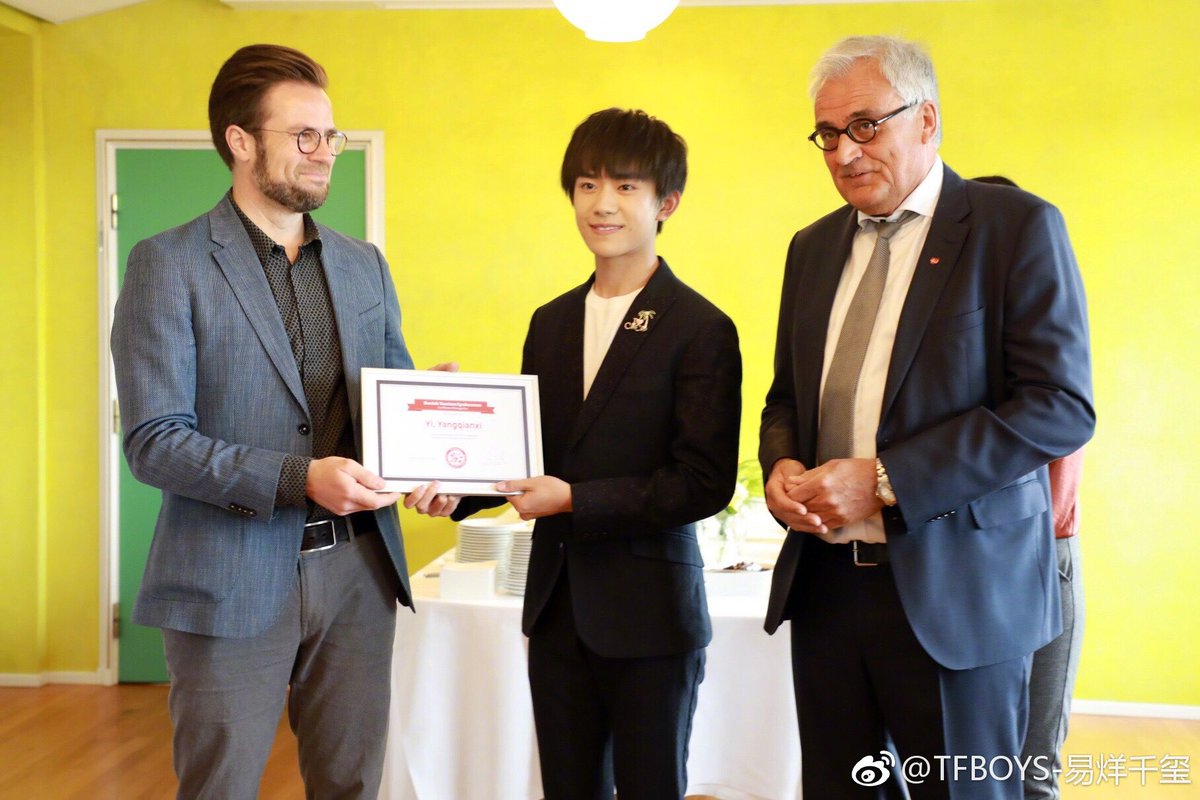 JacksonYee_YT's tweet photo. Jackson Yee is the Tourism Ambassador of Denmark because of his calligraphy before.  Chances are always given to those who prepare well. The world knows you because of your excellence. #JacksonYeeGrammys2018 #JacksonYee https://t.co/Zj8Jj9H4oO