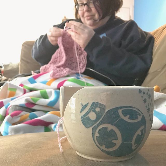 claylacepottery's tweet photo. I love seeing my pieces out in the world! Here's a special #yarnbowl I made for a friend of a friend - so glad she loves it ☺️ Tag me in pottery pictures I'll repost my favorites! #potsinaction #potteryinmotion #bb8 #starwarscrafts #thesearethedroidsyourelookingfor #pottery … https://t.co/XoNwUsCYh8