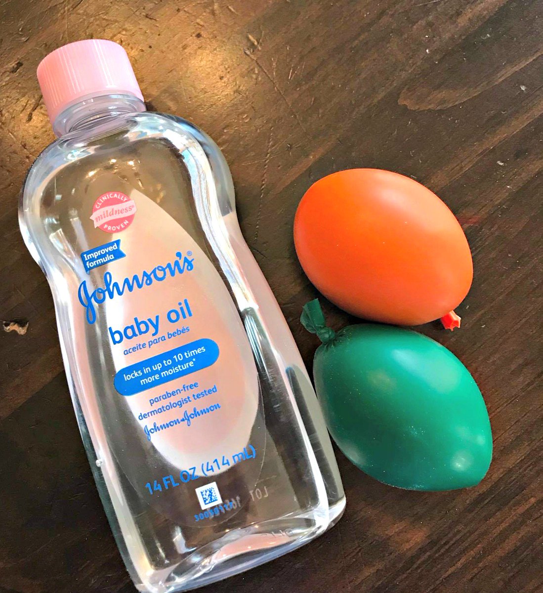 katbalogger's tweet photo. Ready to have some fun &amp; do a quick craft? Try making your own stress balls with balloons, flour, &amp; Johnson Baby Oil. Easy ingredients which are inexpensive at @Walmart &amp; you end up with several stress balls to take to work with you. #JohnsonsBeautyHack https://t.co/Y0DGehCA7h https://t.co/du8xEiHHQn