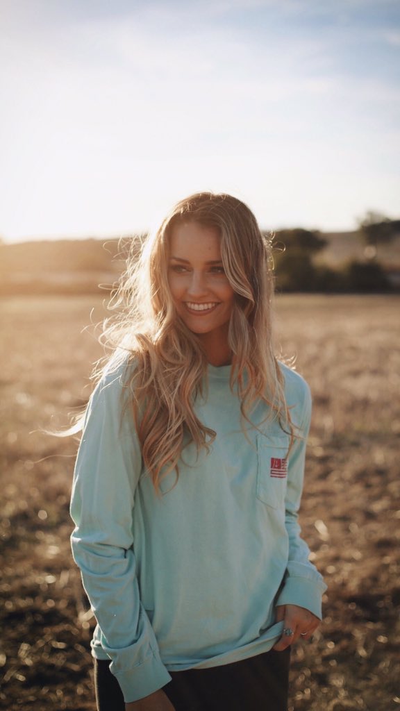 SStandardCo's tweet photo. Retweet for your chance to win the American - Island Reef / Berry Long Sleeve Tee! Must be following to win. https://t.co/r7O0FZxlX2
