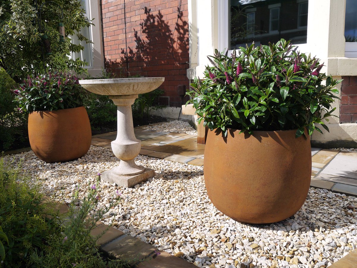 elmfieldgardens's tweet photo. A warm welcome #home with a transformed #frontgarden  - does wonders for the #kerbappeal of your #house - #gardendesign @patio_paving @NaturalPavingUS #fossestone &amp; #classicstone #sandstone https://t.co/rw7nY8cEhm