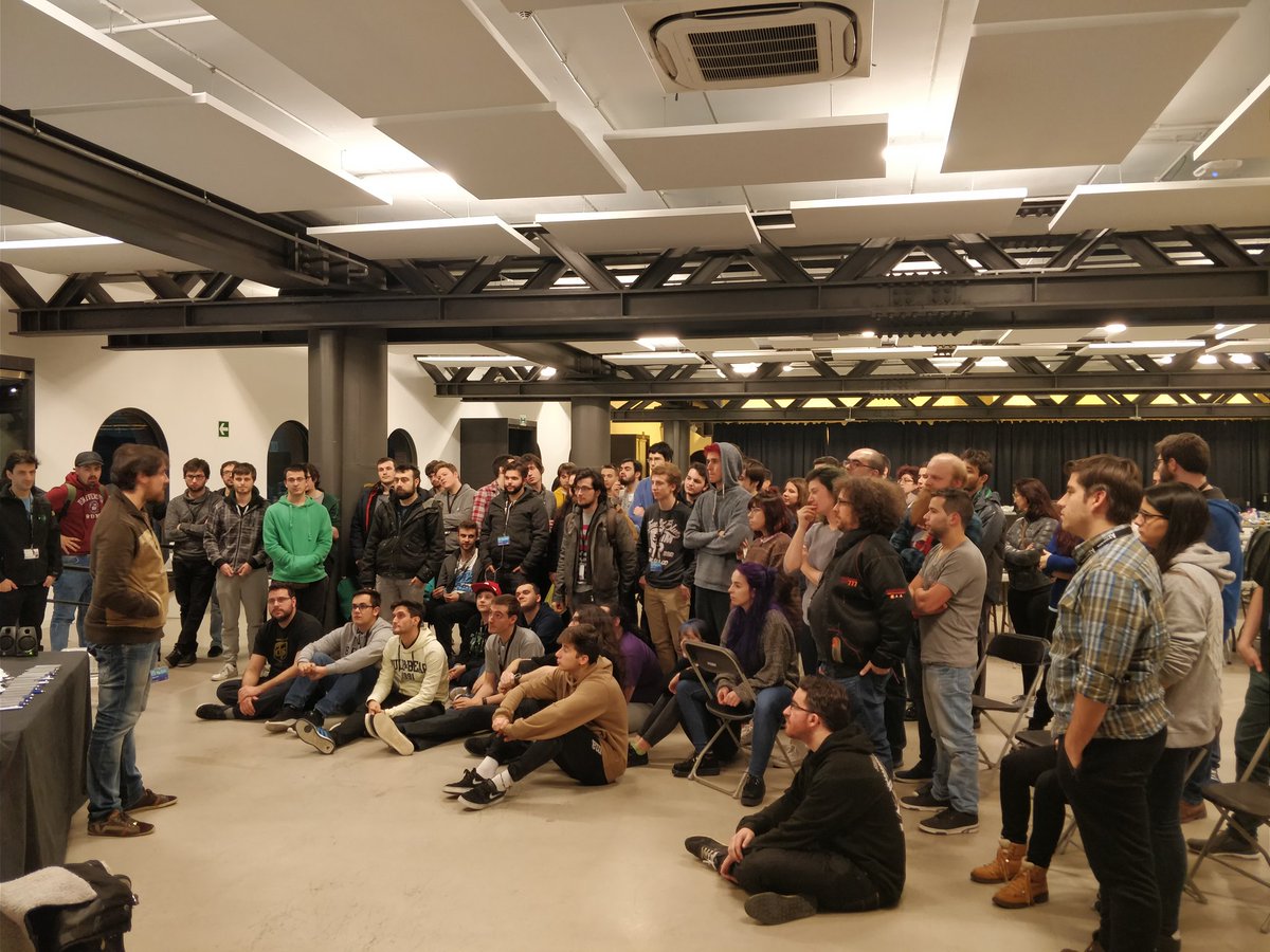 Cris_RoLan's tweet photo. Charla de despedida de la @GGJBILBAO  en el @AzkunaZentroa para cerrar otra exitosa edición con más de 100 participantes y más 15 juegos presentados. #GGJ18 https://t.co/kW34lz6nqQ