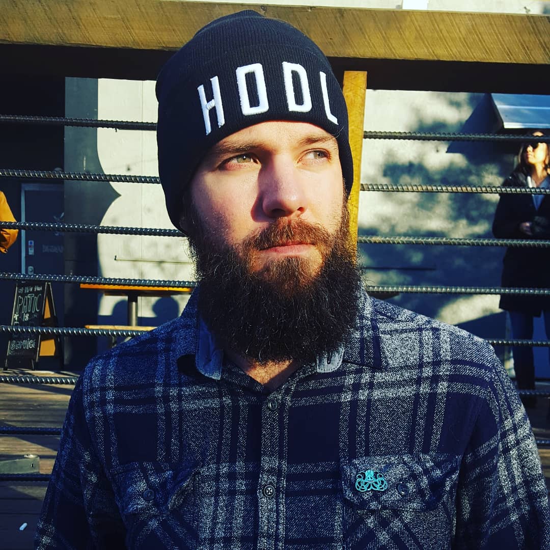 Alternate3's tweet photo. New #hodl beanies are here! Stay strong my #cryptocurrency friends!  #HODLgang https://t.co/lkOvD1JV7X https://t.co/KxLjGqDkBe