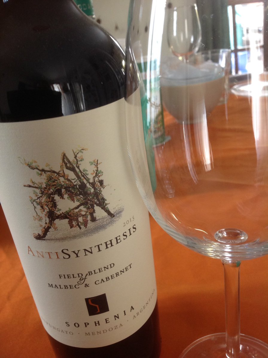 AlbertoMateu's tweet photo. Domingo de buen vino #AntiSynthesis https://t.co/yukIrgB2lF