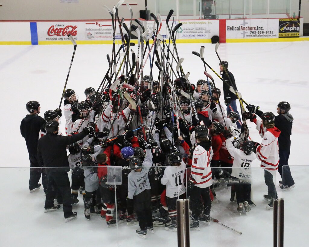 SRSchmoogs's tweet photo. @WhiteHawkHockey @FollowThePuck  @TorstenLee @Hank_Nagel Westonka Boys @AdamHoogeveen @JackLatour Hockey had a great “Skate with the Mites” program yesterday at Thaler https://t.co/2PtQtz3B85