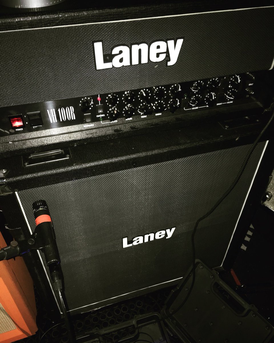 DavidBrisenoC1's tweet photo. Yesterday was brutal at #VeerkampMetalFest and with the mighty #LaneyVH100R was a blasting sound in the stage, great amplifier and nice #LaneyCab, impressive!! #LaneyAmp #LaneyLatinoamerica #LaneyAmplification @laneyamps https://t.co/j6IiB66jkJ