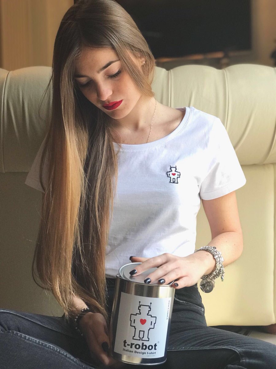 tRobotMilano's tweet photo. Molto carina la nostra T-ROBOTTINA. 🤖👚
#trobot #tshirt #ehite #metalbox #robot #buonadomenica #blonde ❤️ https://t.co/5FqjEVMXRm