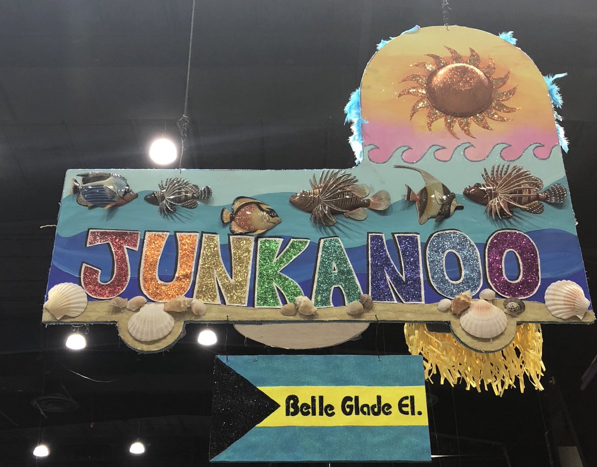 MaAdelleSumner's tweet photo. The best school display in my opinion! #imaybepartial #talentedkemp #bgeeagles #sffair https://t.co/qdj4drxFrh