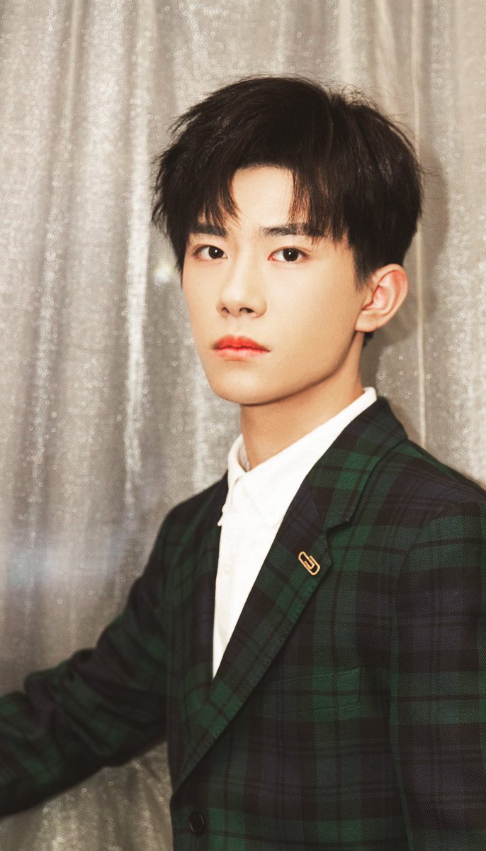 JacksonYee_YT's tweet photo. so handsome ❤
#JacksonYee  #GRAMMYs 

cr.易烊千玺无水印图库 https://t.co/A0RaTtYekv