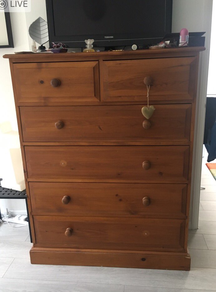 sarahugheshome's tweet image. A Sunday showstopper from one of my lovely customers who transformed this pine chest of drawers using @AutenticoPaint Silver Pearl. 
Thanks so much for sharing with us Dawn. #autenticopaint #stockist #marlow #silver #silverpearl #beforeandafter #upcycle #reuse #paintedfurniture