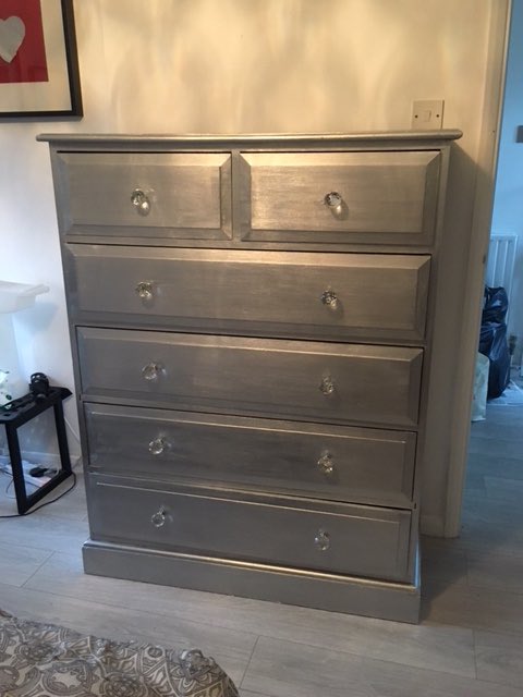 sarahugheshome's tweet image. A Sunday showstopper from one of my lovely customers who transformed this pine chest of drawers using @AutenticoPaint Silver Pearl. 
Thanks so much for sharing with us Dawn. #autenticopaint #stockist #marlow #silver #silverpearl #beforeandafter #upcycle #reuse #paintedfurniture