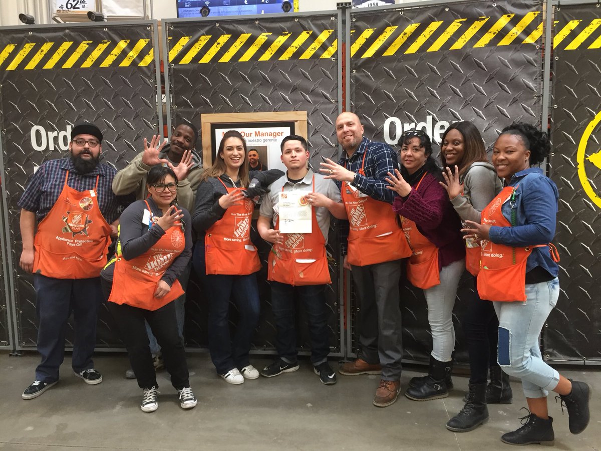 NevarezEnrique's tweet photo. Cogratulating #3303 associates Omar with 4 years anniversary, Fernando and Lisa with a silver homer badge and  Leah with 1 year anniversary... Thanks for all you do continue your hard work! #team3303 #ElSuperHomedepot https://t.co/DqI6hRBHcx