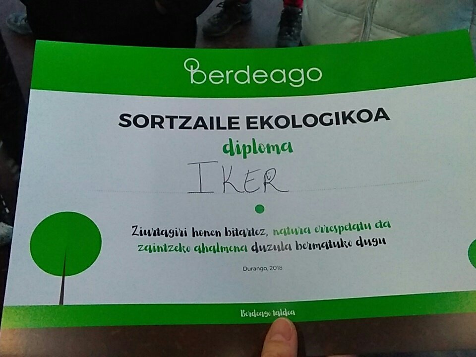 itzartu's tweet photo. @berdeago azokan sortzaile ekologikoak #itzartu #berbaro #alternatibakbilatzen https://t.co/VQizIgoZTX