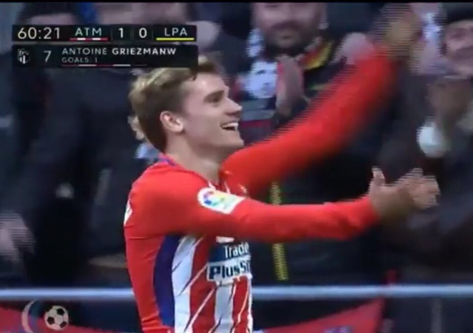 fatadelgado's tweet photo. Que capo @AntoGriezmann le hizo el #BichoBicho 🐊🐊 a @ECavaniOfficial por el récord #157 😁👏🏼👏🏼👏🏼👏🏼 https://t.co/ijmh81SNrB