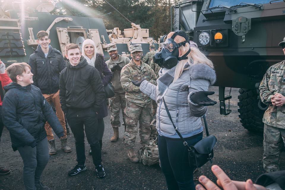 DaggerBDE's tweet photo. #Daggers hosted visitors from a local orphanage in Poland🇵🇱; it was a good time that gave them hands-on experience with #USArmy equipment. Community partnerships have been key to building mutual trust, understanding &amp; solidarity. @USEmbassyWarsaw (Photos by 1st Lt. Tuan Le) https://t.co/cjrHQlN7tD