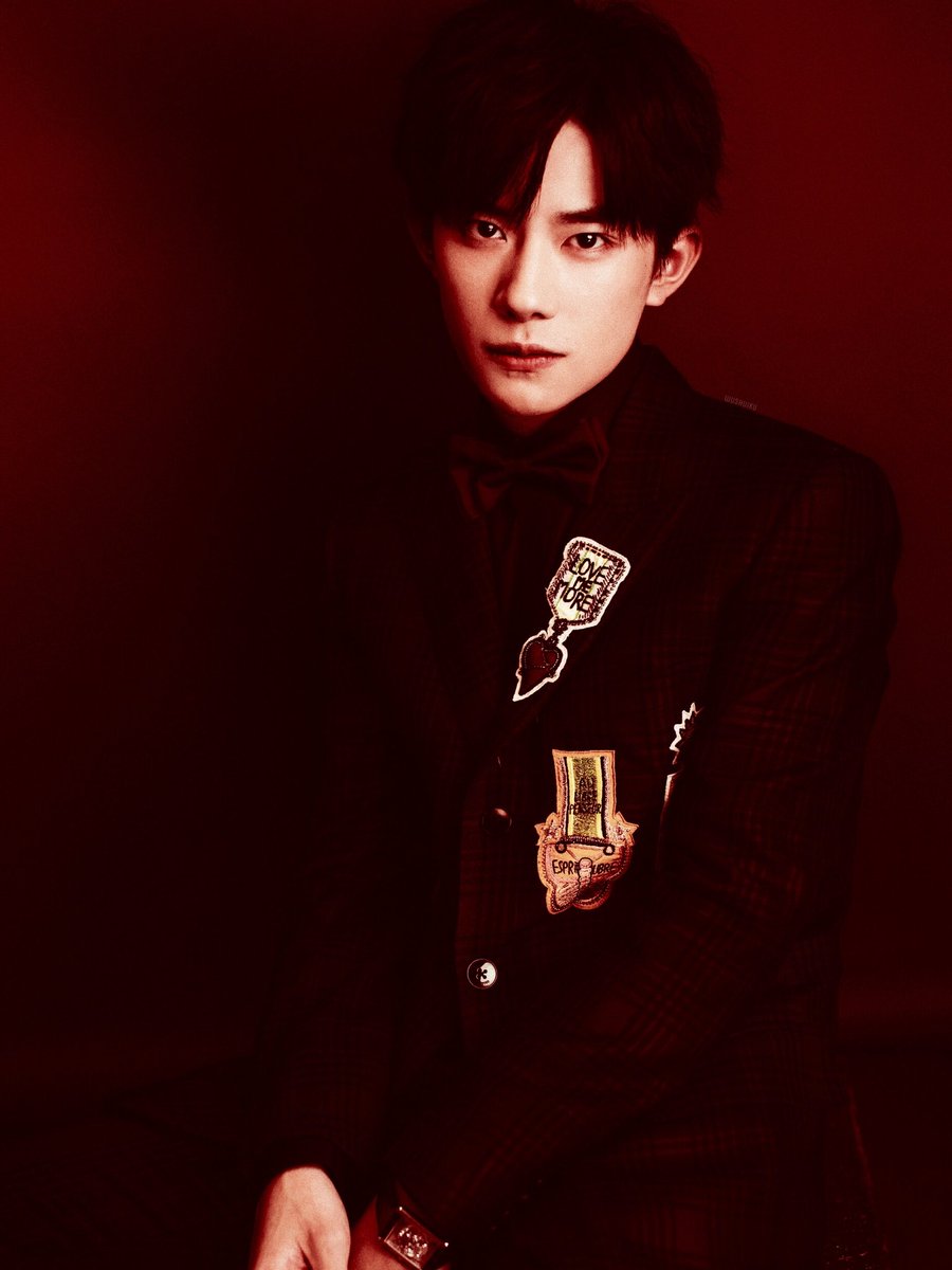 JacksonYee_YT's tweet photo. What should I say 😍

#JacksonYee #GRAMMYs 

cr.易烊千玺无水印图库 https://t.co/lJ1i6lCsYX