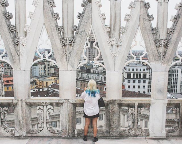 TianaPix's tweet photo. A cool girl. @andykate on top of the Duomo in Milan. Old shot, same cool girl. Check out link in profile about What NOT to do if you want to be an Influencer. #aroundmi #dametraveler •#mytinyatlas#passionpassport#seetoshare#bluehair#duomo#milan#whati… https://t.co/Z7QgyuIBPD https://t.co/qDYdxj1p8K