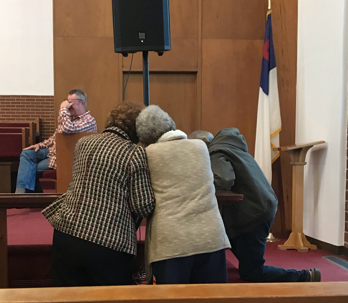 VermontUmc's tweet photo. Thanks to our guest speaker Wendell Smith and surprise music by @TylerJesse20 Wonderful service about the change in our lives. So many lives have been changed by the alter here at Vermont https://t.co/9HwDglSI1j