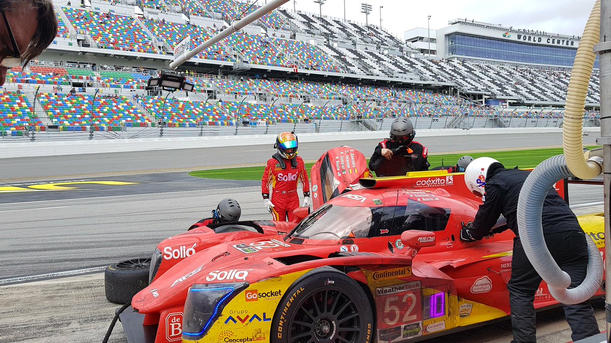 RobGonzalezV's tweet photo. #Daytona24 - 2hrs 35min restan en la carrera #PR1Motorsports52 🇺🇸🇲🇽🇨🇴 Cambio de pilotos #DrivenSMTeam #VamosXMas #FormexWorld #Soliq #RGV52 https://t.co/QDE0NzEngy