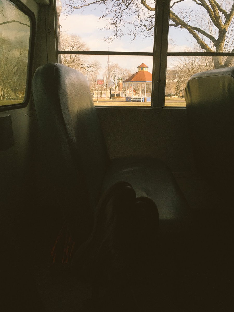 callresponseus's tweet image. And we are off on the bounciest bus ever, for a Sunday tour of the galleries. #CallResponse #TorontoArt