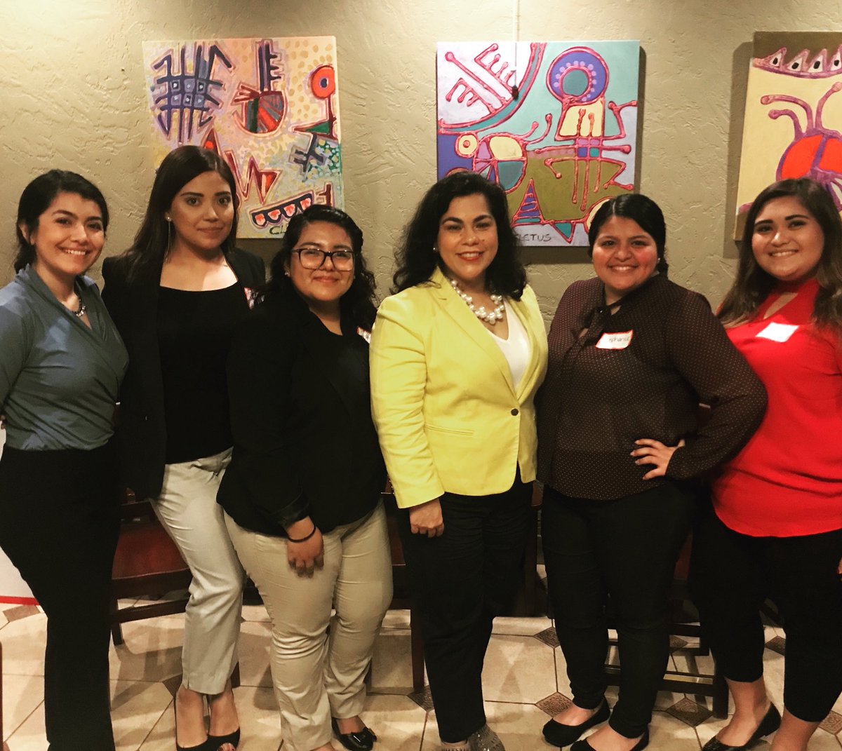 IGNITEatStMU's tweet image. Yesterday we had the distinct honor of having lunch with Councilwomen Viagran at our monthly college council event! #EmpoweringWomen