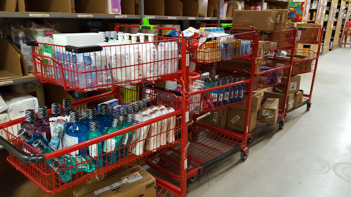 NickC0773's tweet photo. Grocery already "fill for depth"d to prepare for the busy food week. Now on to the basics. Let's help our guests with all of their essentials. #nocartleftbehind. https://t.co/VTaj2UeEEP