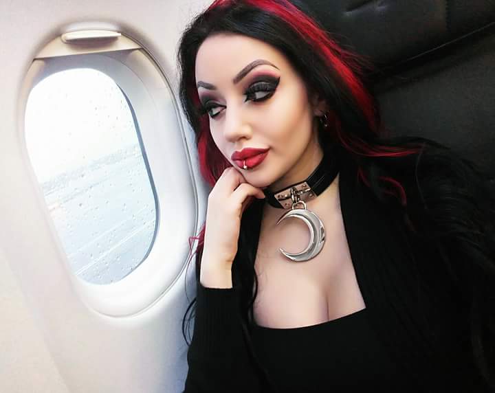 انا في الرياض وصلت بيتي
الناس الكلمتها وقلتهم تعالو لما اوصل الرياض
من بكرا تعالو