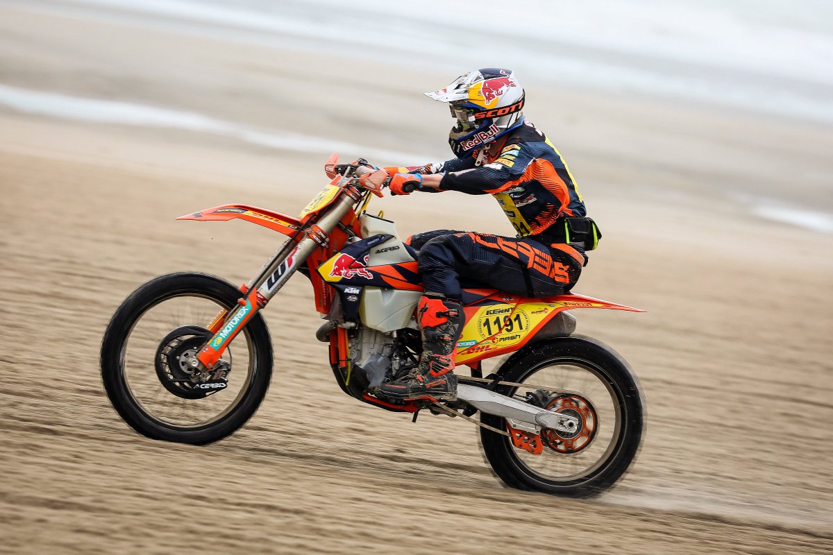 - <a href="/NathanWatson99/">Nathan Watson</a> pinned at Le Touquet - Runner-up for the Brit at the world's biggest beach race.
#KTM 450 SX-F #ReadyToRace #GivesYouWings #LeTouquet
📷 <a href="/HaudikMX/">Pascal Haudiquert</a>