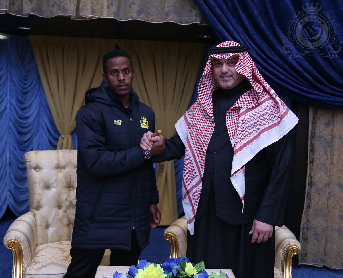 AlNassrFC's tweet photo. وقع رئيس نادي #النصر الأستاذ سلمان بن فهد المالك بصورة رسمية العقد الإحترافي للاعب سالم علي وذلك بعد أن تم استكمال كافة  متطلبات تسجيله كلاعب من مواليد المملكة العربية السعودية
متمنين له التوفيق مع زملائه نجوم العالمي . https://t.co/QWMJNDDc0N