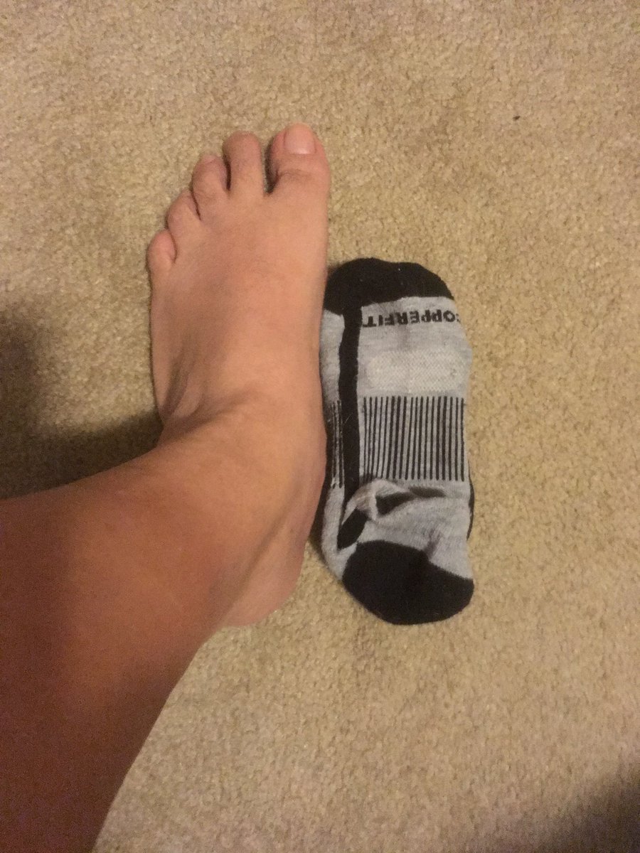 olintx's tweet image. I love my Copperfit socks but how is this xl? Cmon man! #copperfit #wrongfit #bigmanproblems #lg/xlarentthesame