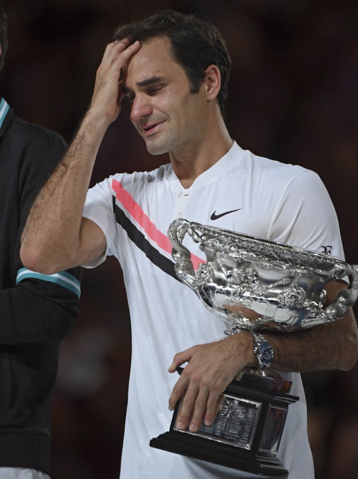 gesosa's tweet photo. No hay nadie mas Grande que Roger Federer. La leyenda continúa. 96 Títulos, con 20 #GranSlam. Sus lágrimas, aun mas grande lo hacen. #SuMajestad #peRFect #YoViJugarAFederer https://t.co/zhKEy1ZxYZ