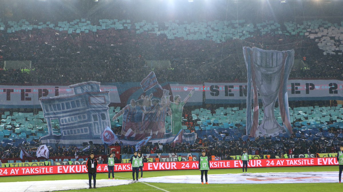 Trabzonspor's tweet photo. Bu muhteşem koreografi için “emek, yürek ve alın teri”ni ortaya koyan tüm taraftarlarımıza teşekkürler! #SeneHep2011 https://t.co/CE9WZ7qgYv