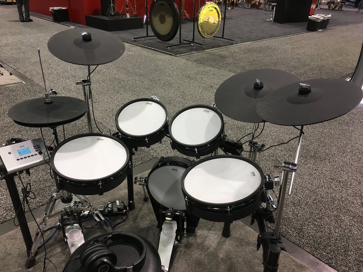 atv_corporation's tweet photo. ATV EXS-5
13”snare,floor tom,kick
10”tom
14”Hihat
14”Clash x 2
16”Ride
#NAMM2018 #atvcorporation #EXSseries https://t.co/4uwt0Q9inA